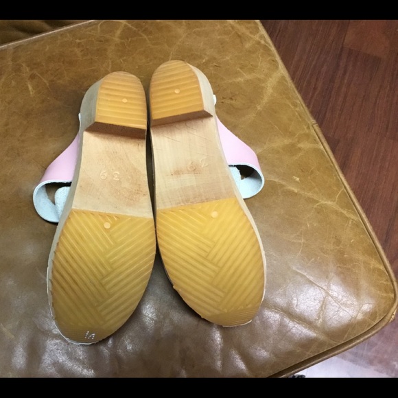 New listing CAPE clogs size 8/1/2. Unique leather - Picture 2 of 8